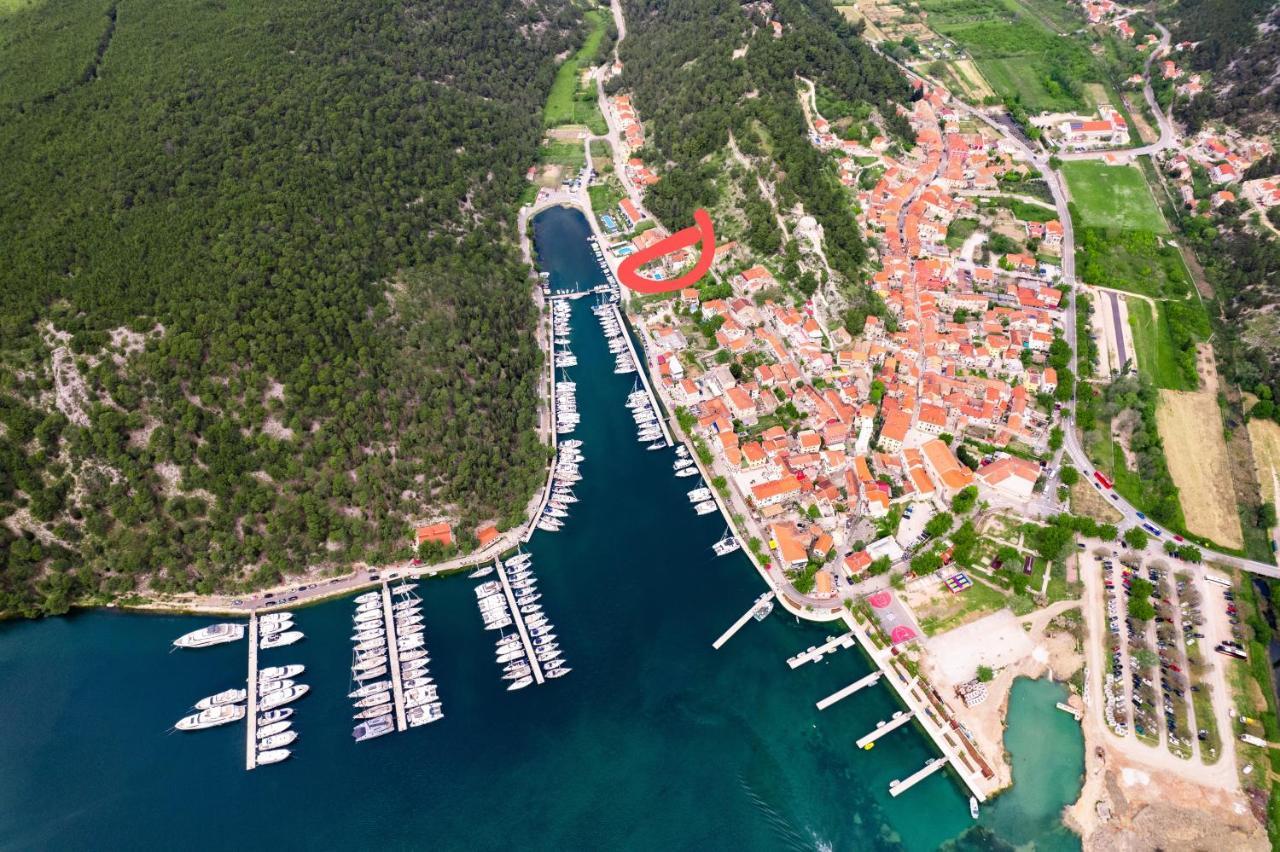 Mila And Jurija Formenti 2 Apartments In Heart Of Nautic Marina, With Heated Swimming Pool, Bikes, Sup, Kajak Skradin Zewnętrze zdjęcie