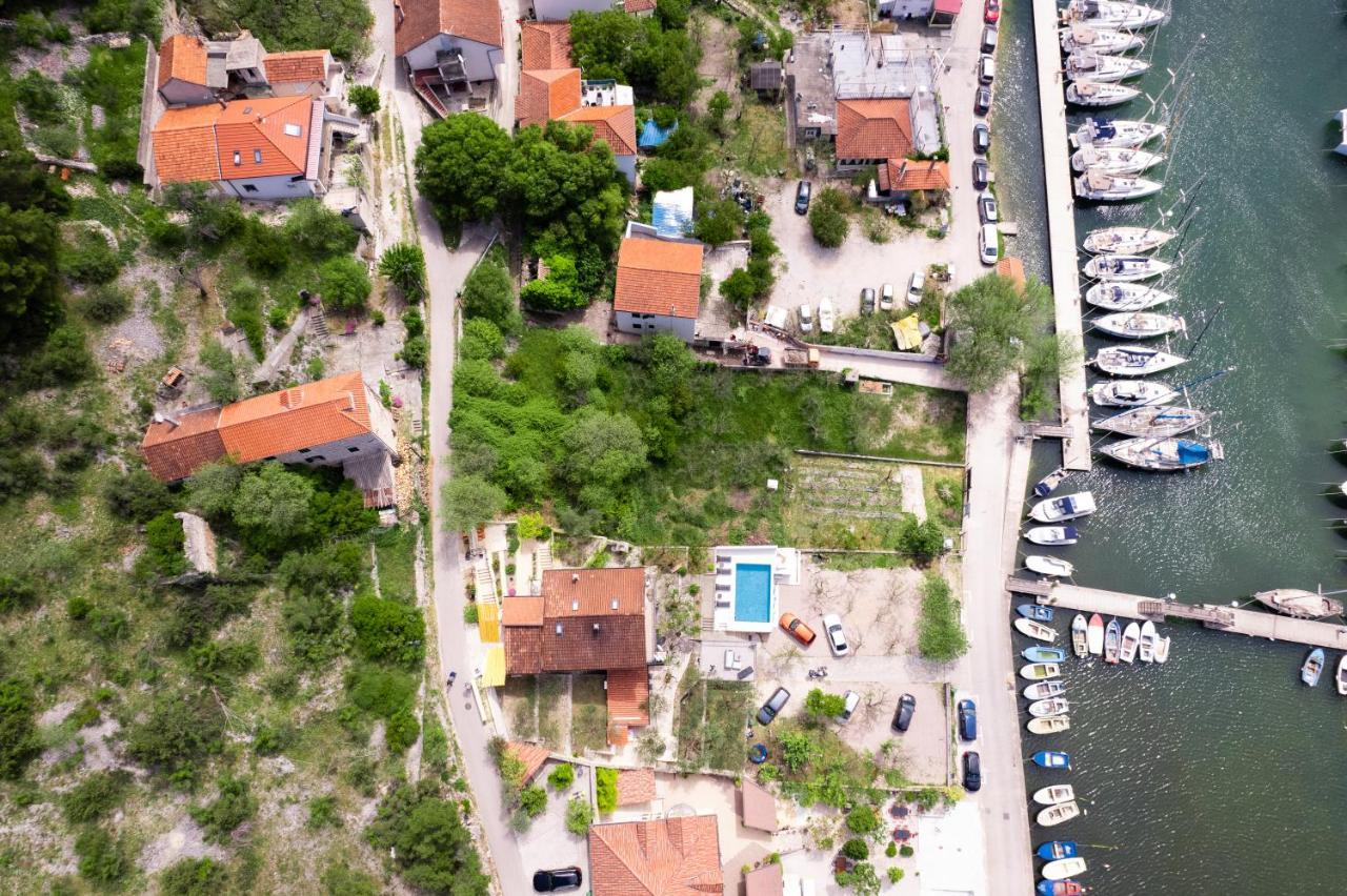 Mila And Jurija Formenti 2 Apartments In Heart Of Nautic Marina, With Heated Swimming Pool, Bikes, Sup, Kajak Skradin Zewnętrze zdjęcie